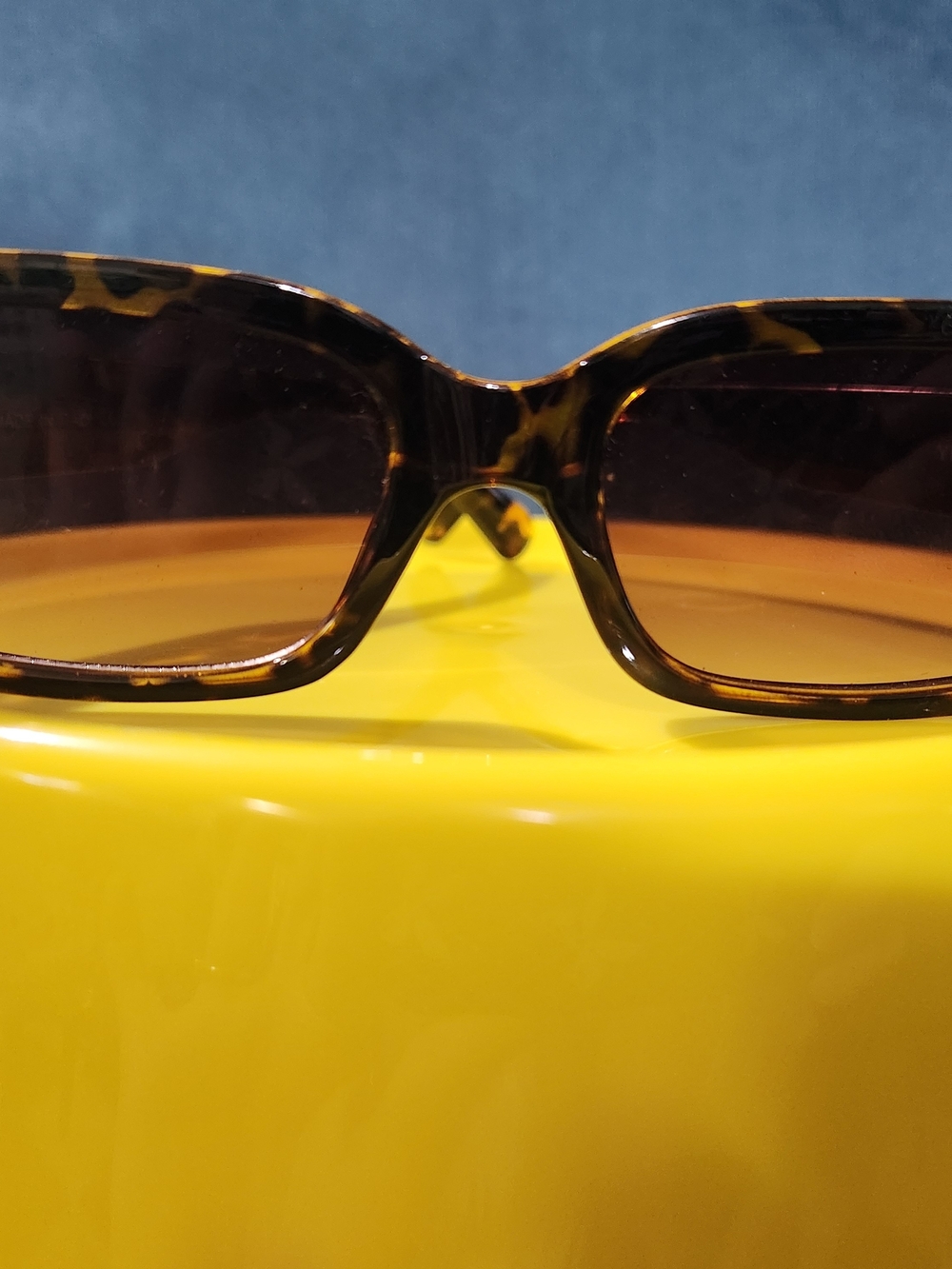 Gucci Tortoiseshell Rectangular Sunglasses with Brown Gradient Lenses